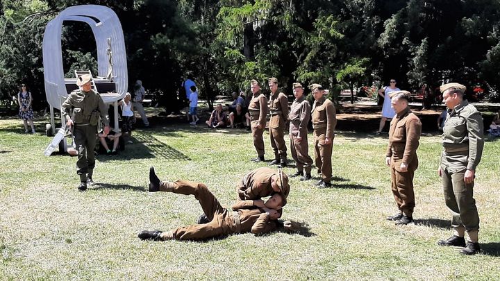Nazdar! Výsadkáři jsou v centru Prahy, vzpomíná se na hrdiny z operace Anthropoid; Zdroj foto: Aktuálně.cz