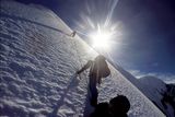Výstup ke slunci v ledových plotnách na údajně nejkrutější horu světa - Miňa Konku.