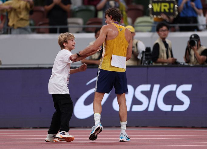 Švédský tyčkař Armand Duplantis a jeho rekord při MS v atletice 2025 v Tokiu