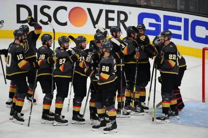 Vegas Golden Knights se radují z postupu do semifinále Stanley Cupu 2021