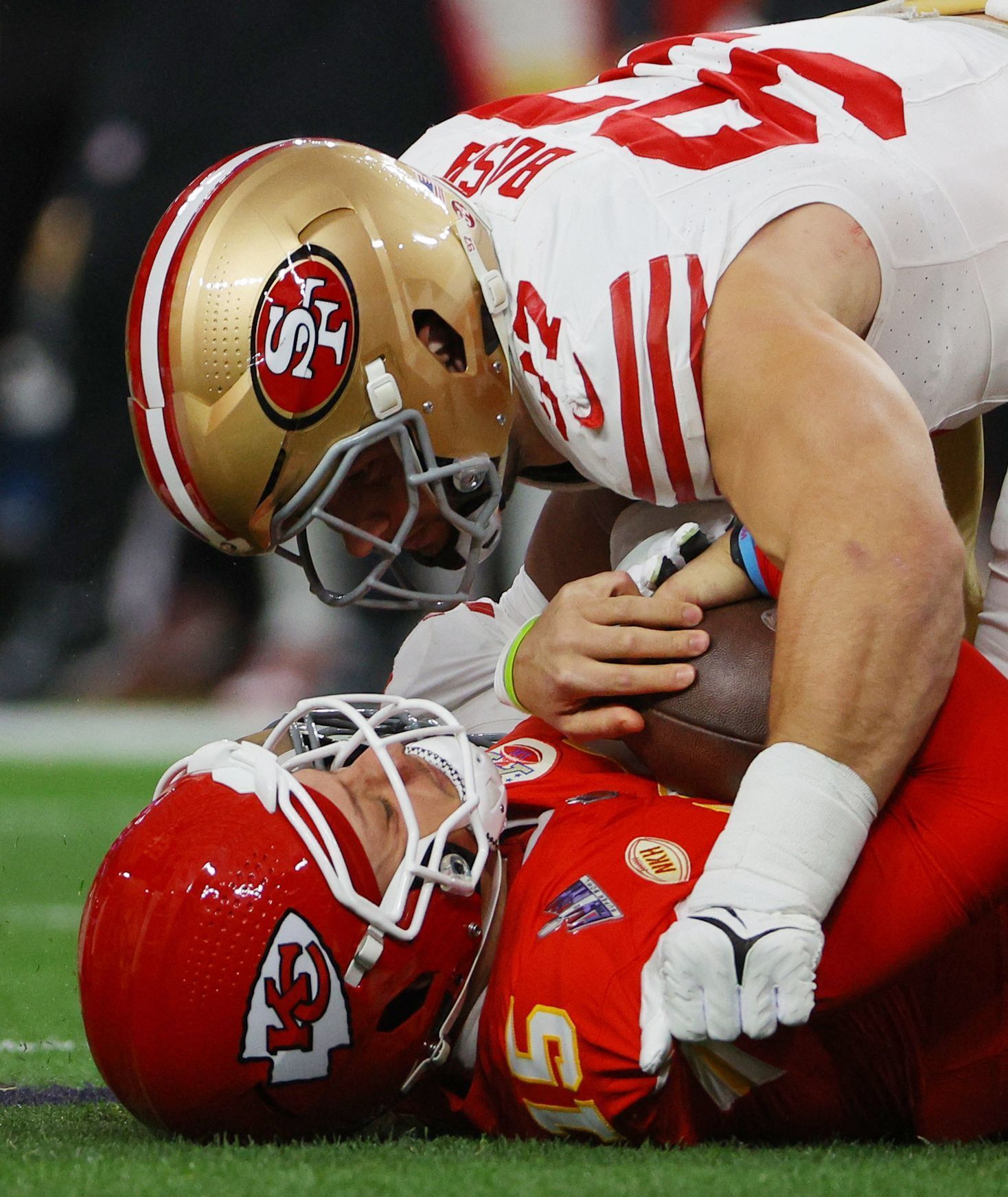 Super Bowl LVIII: Patrick Mahomes (Kansas City) a Nick Bosa (San Francisco)