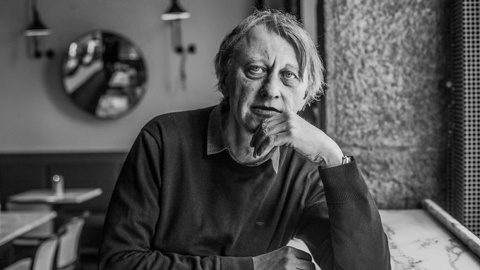 Jáchym Topol v posledních letech převzal Státní cenu za literaturu, s Barborou Hankovou napsal několik písňových textů pro Davida Kollera a nyní pracuje na dalším románu.