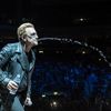 Berlín 2015. Na moment, kdy zpěvák Bono vyplivne vodu, už fotograf čekal, protože ho znal z předchozí vystoupení.
