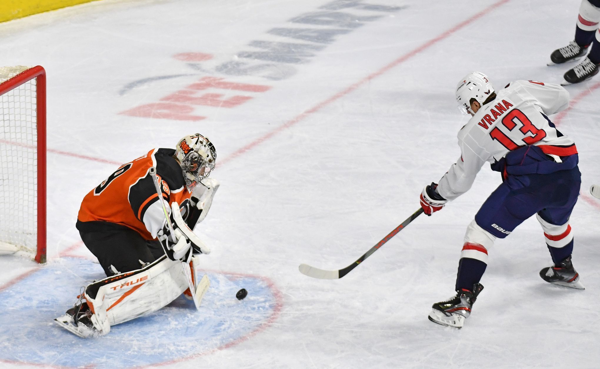 Jakub Vrána v utkání NHL Philadelphia Flyers a Washington Capitals.