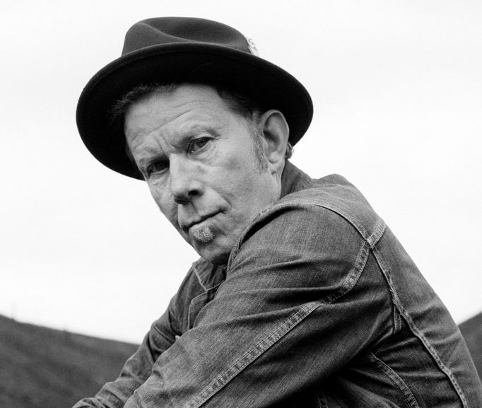 Roku 2009 vydal Tom Waits záznam z koncertního turné Glitter and Doom Live, u jehož příležitosti dvakrát vystoupil také v Praze.