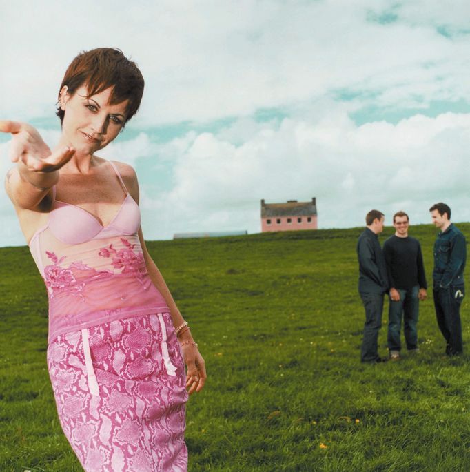 Hudební skupina The Cranberries se zpěvačkou Dolores O'Riordan - 2001