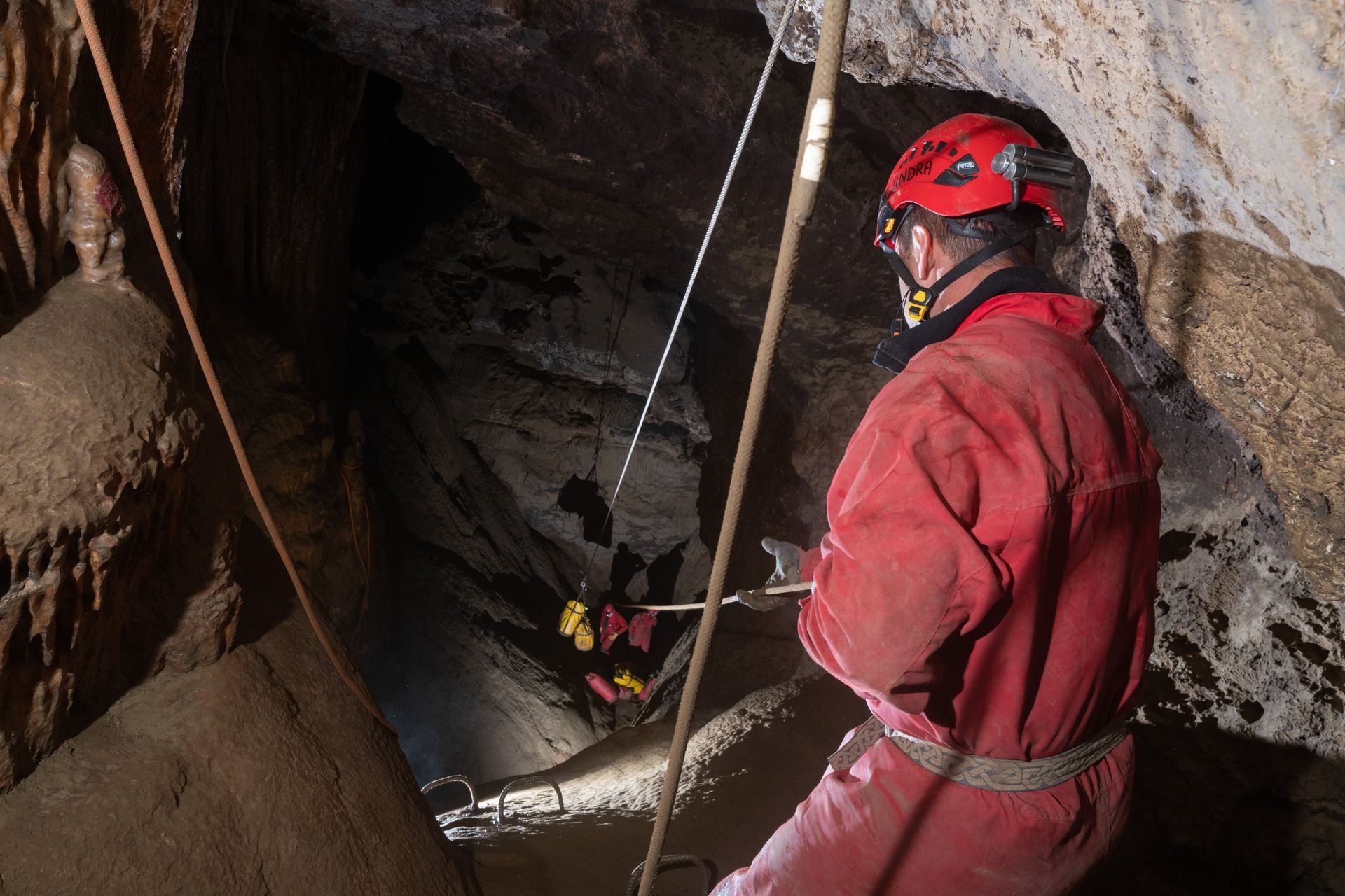 Petr Šimon Janíček: čeští speleologové zkoumají slovinskou jeskyni Kačna jama