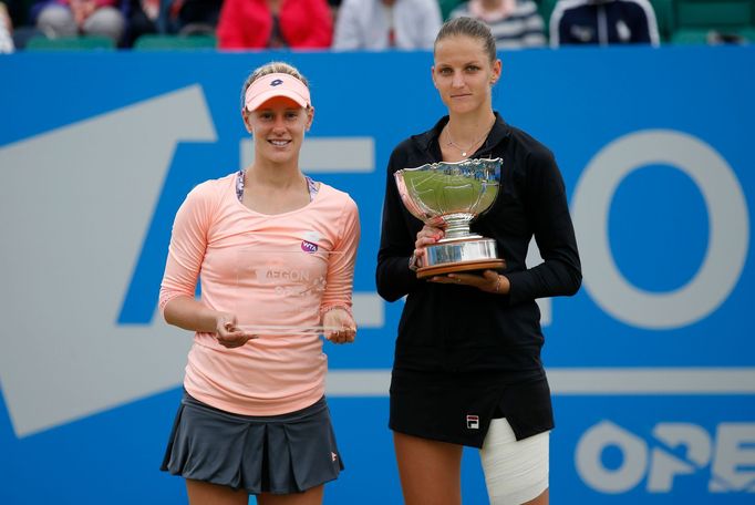 Alison Riskeová a Karolína Plíšková na turnaji v Nottinghamu