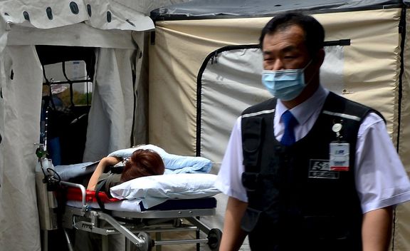 Žena, u níž se objevily příznaky koronaviru MERS, v karanténní zóně nemocnice v Soulu.