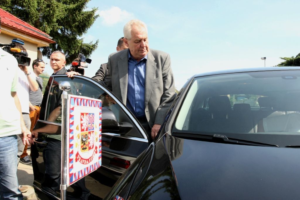 Prezident navštívil Lahovičky postižené povodní