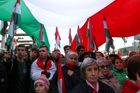 Tisíce Maďarů protestovaly před státní televizí. Máme dost lží, hřímal vůdce opozice