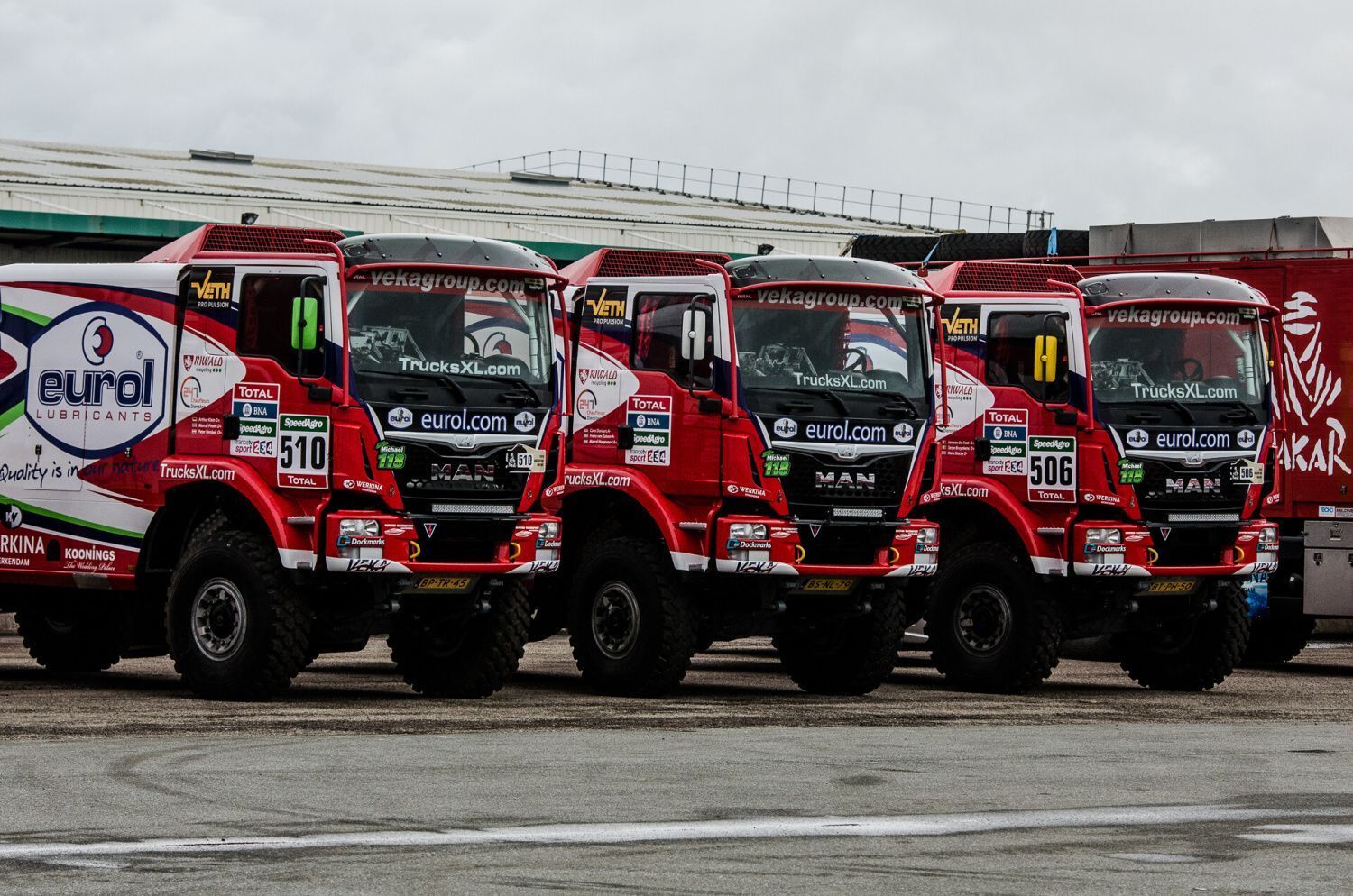 Odjezd na Rallye Dakar 2016: Pieter Versluis (510) a Hans Stacey (506), MAN