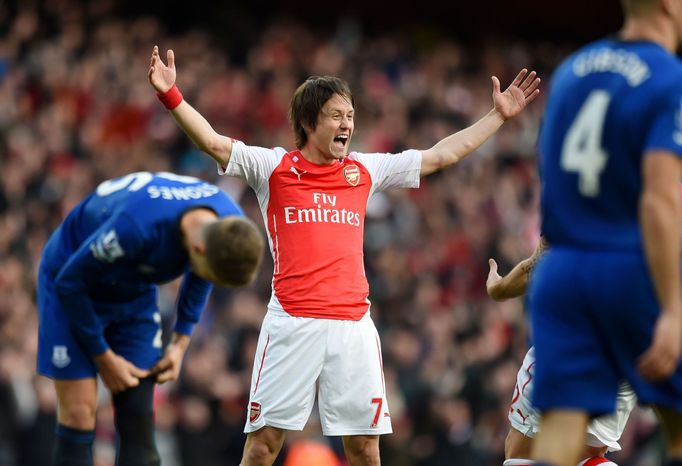 Tomáš Rosický slaví svůj gól do sítě Evertonu