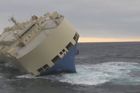 Neovladatelná loď na francouzské pobřeží nenarazí. Spoutaly ji remorkéry a táhnou ji do Bilbaa