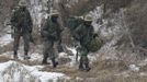 South Korean soldiers march during their military drills near the demilitarized zone separating North Korea from South Korea, in Paju, north of Seoul February 12, 2013. North Korea conducted its third nuclear test on Tuesday in defiance of U.N. resolutions, angering the United States and Japan and likely to infuriate its only major ally, China, and increase penalties against Pyongyang. REUTERS/Lee Jae-Won (SOUTH KOREA - Tags: MILITARY) Published: Úno. 12, 2013, 8:16 dop.