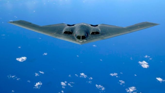 Neviditelný bombardér B-2 je upravován, aby unesl novou pumu