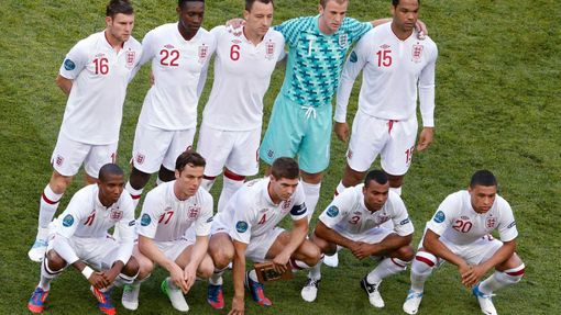 Anglická reprezentace před utkáním Francie - Anglie v základní skupině D na Euru 2012.