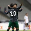 Ruiz Bryan (20) a Alberto Aquilani slaví gól Sportingu Lisabon