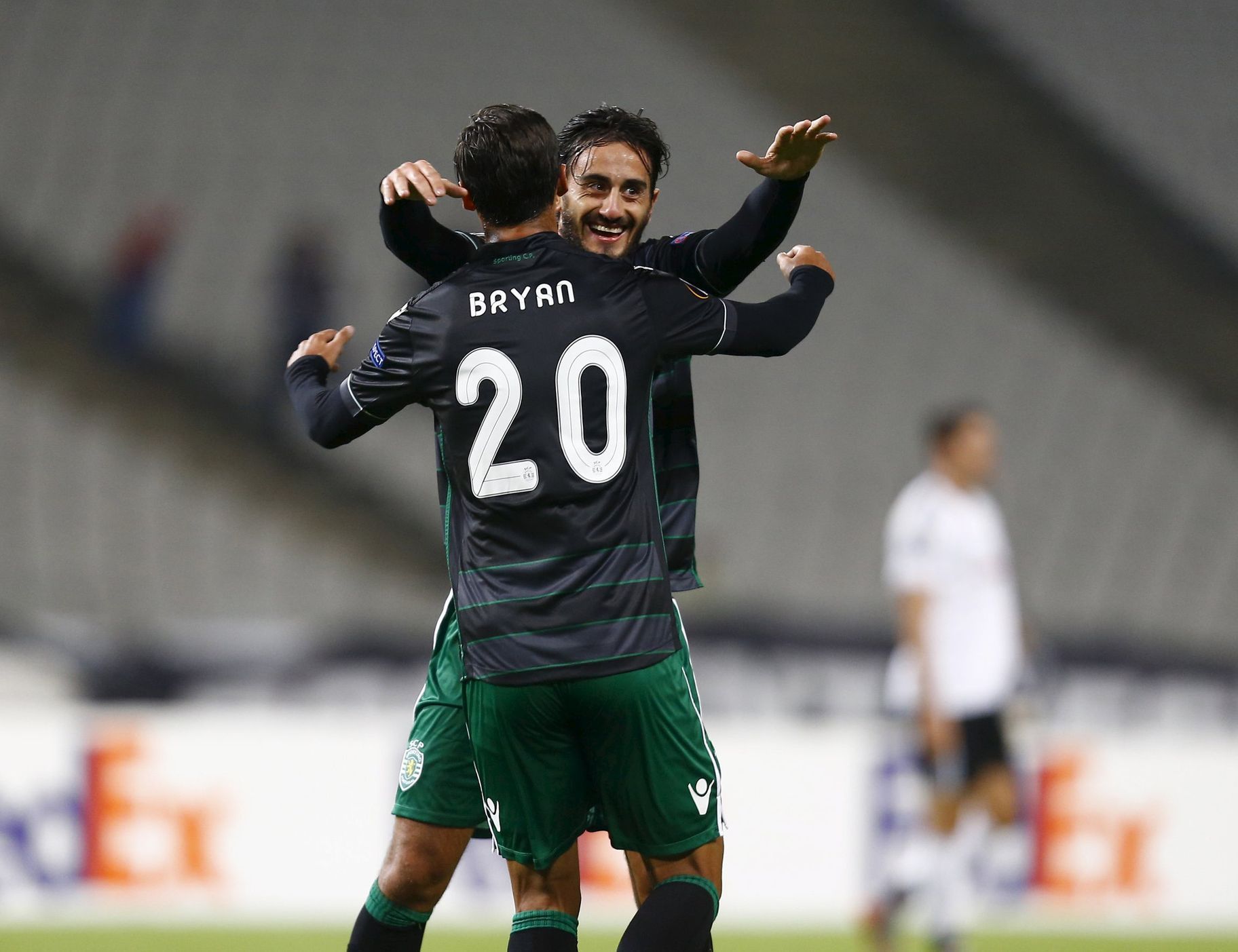 Ruiz Bryan (20) a Alberto Aquilani slaví gól Sportingu Lisabon