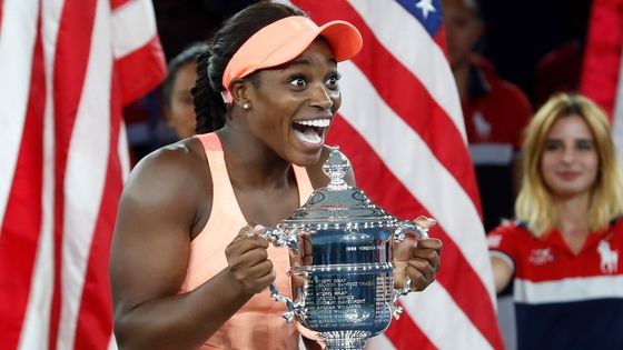 Sloane Stephensová si triumf na domácí půdě patřičně užila.