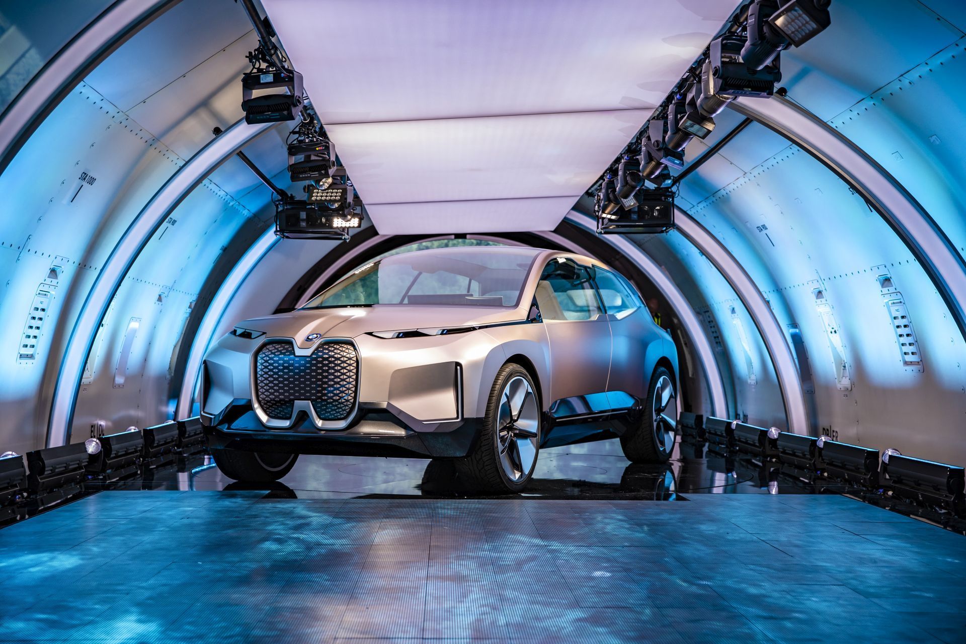 BMW Vision iNext používat od 17. 9.