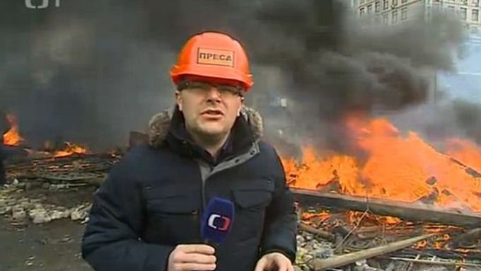 Josef Pazderka v reportáži ČT z hořícího Kyjeva.