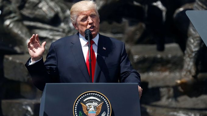 Donald Trump hovoří na shromáždění ve Varšavě 6. července.