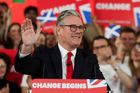 "Změna začíná teď!" Labouristé drtivě vyhráli volby, 14 let vlády konzervativců končí