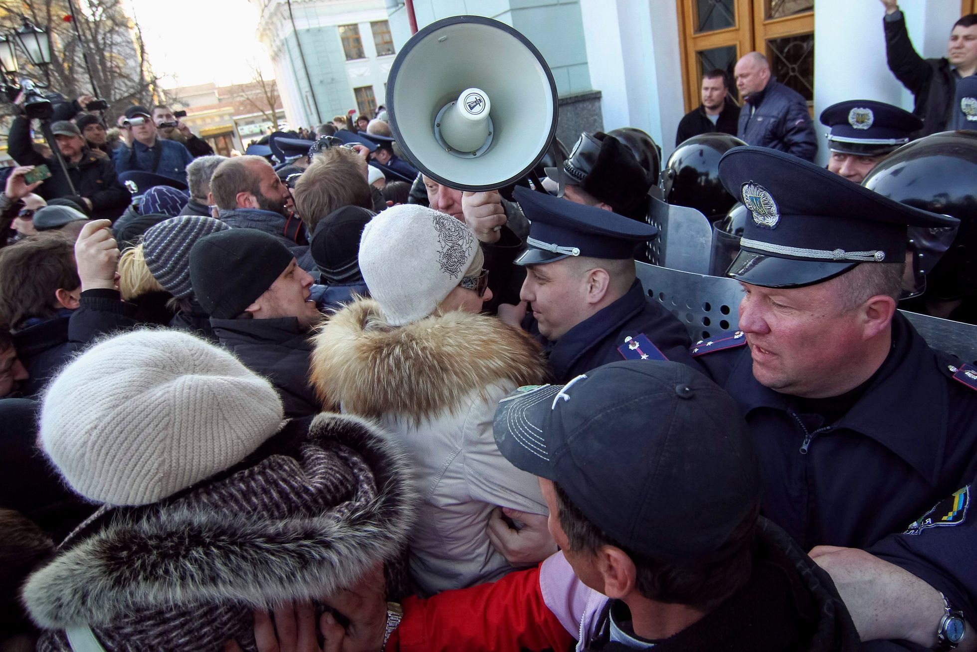 Proruské demonstrace v Doněcku, 30. března 2014.