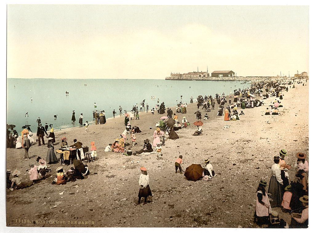Plážové radovánky před 130 lety a dnes