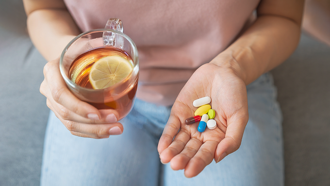 Třeba pokud se čajem zapije lék Lapatinib na rakovinu prsu, jeho účinek se sníží o 74 procent, říká farmaceut a autor unikátního průzkumu v 55 českých nemocnicích Josef Suchopár.