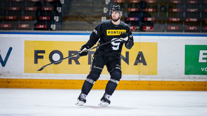 Sparta nevstoupila do čtvrtfinále Ligy mistrů dobře, doma prohrála se Švédy; Zdroj foto: Jakub Pláteník / HC Sparta Praha