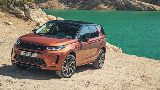 Nejlevnější auto s "průhlednou" kapotou. Test nového Land Roveru Discovery Sport