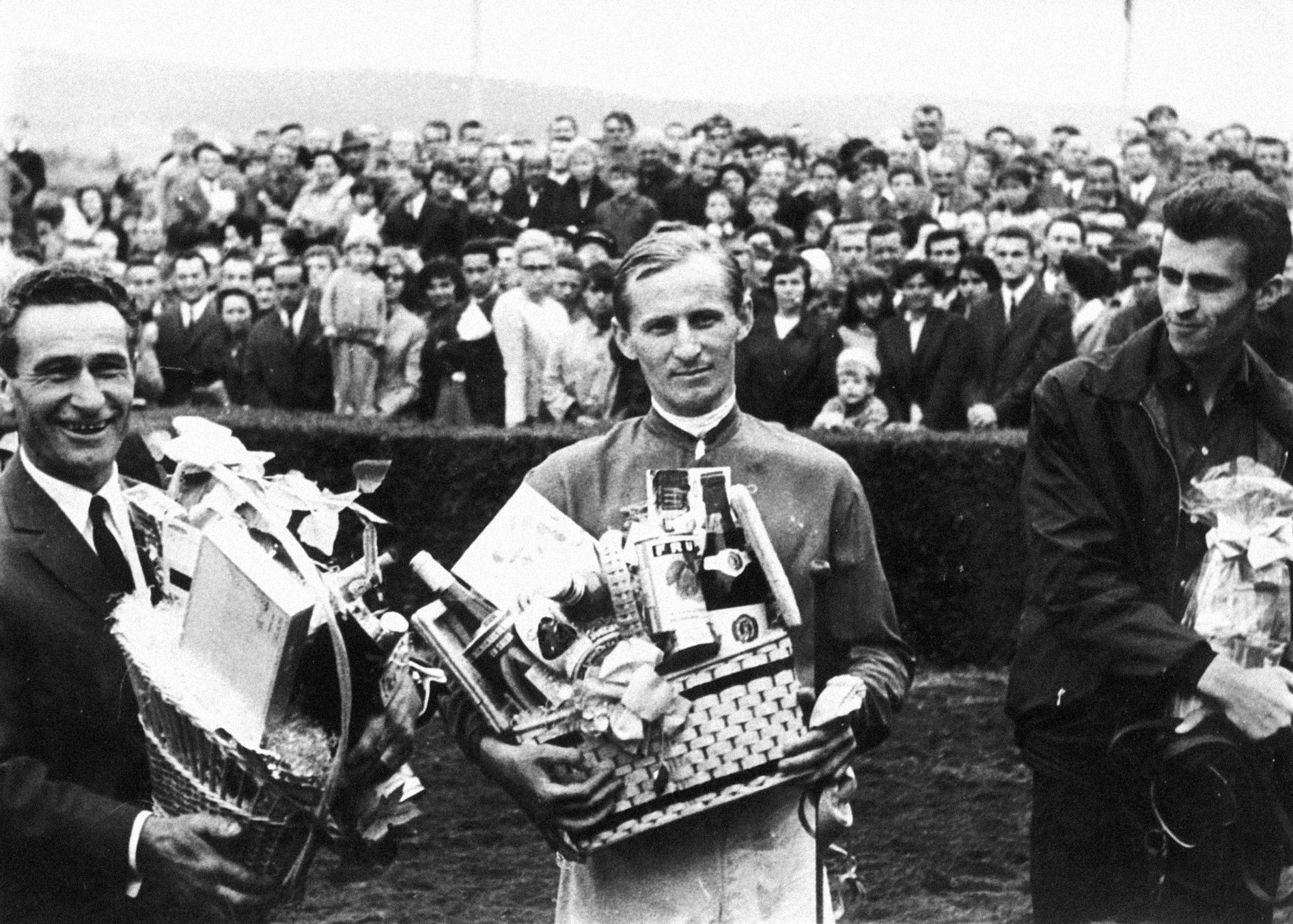 Jednorázové užití / Fotogalerie / Kouzlo chuchelských dostihů na starých fotkách. Od prvního derby uplynulo již 100 let