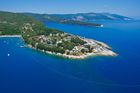 Pokud míříte na východní pobřeží Istrie, nemůžete opominout letovisko Rabac a starobylé městečko Labin. Mezi nejznámější kempy této oblasti patří Marina, kterou budou znát především potápěči.