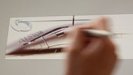 Ruka designéra vdechla vlaku ladnými křivkami uhlazený, futuristicky laděný a dokonale aerodynamický profil vycházející z výrazně protáhlých špic vlaku. Tvar přídi zajišťuje nižší hladinu hluku při rychlostech kolem 360 kilometrů v hodině. Střih kabiny strojvůdce evokuje kokpit letounu