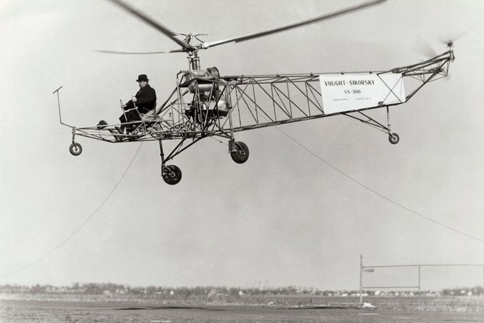 Sikorsky VS-300 při zkušebním letu