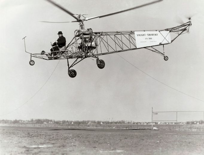 Sikorsky VS-300 při zkušebním letu