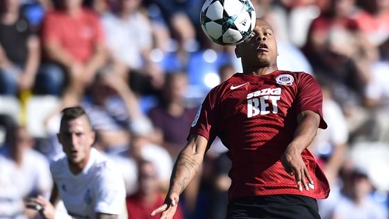 Sparta se dočkala výhry až ve čtvrtém soutěžním zápase sezony. Francouz Jonathan Biabiany se dočkal vítězné premiéry.