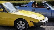 Zde model Fiat X 1/9, na akci jich je k vidění hned několik.