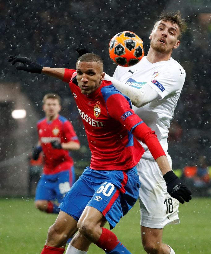 fotbal, Liga mistrů 2018/2019, CSKA Moskva - Viktoria Plzeň, Rodrigo Becao a Tomáš Chorý