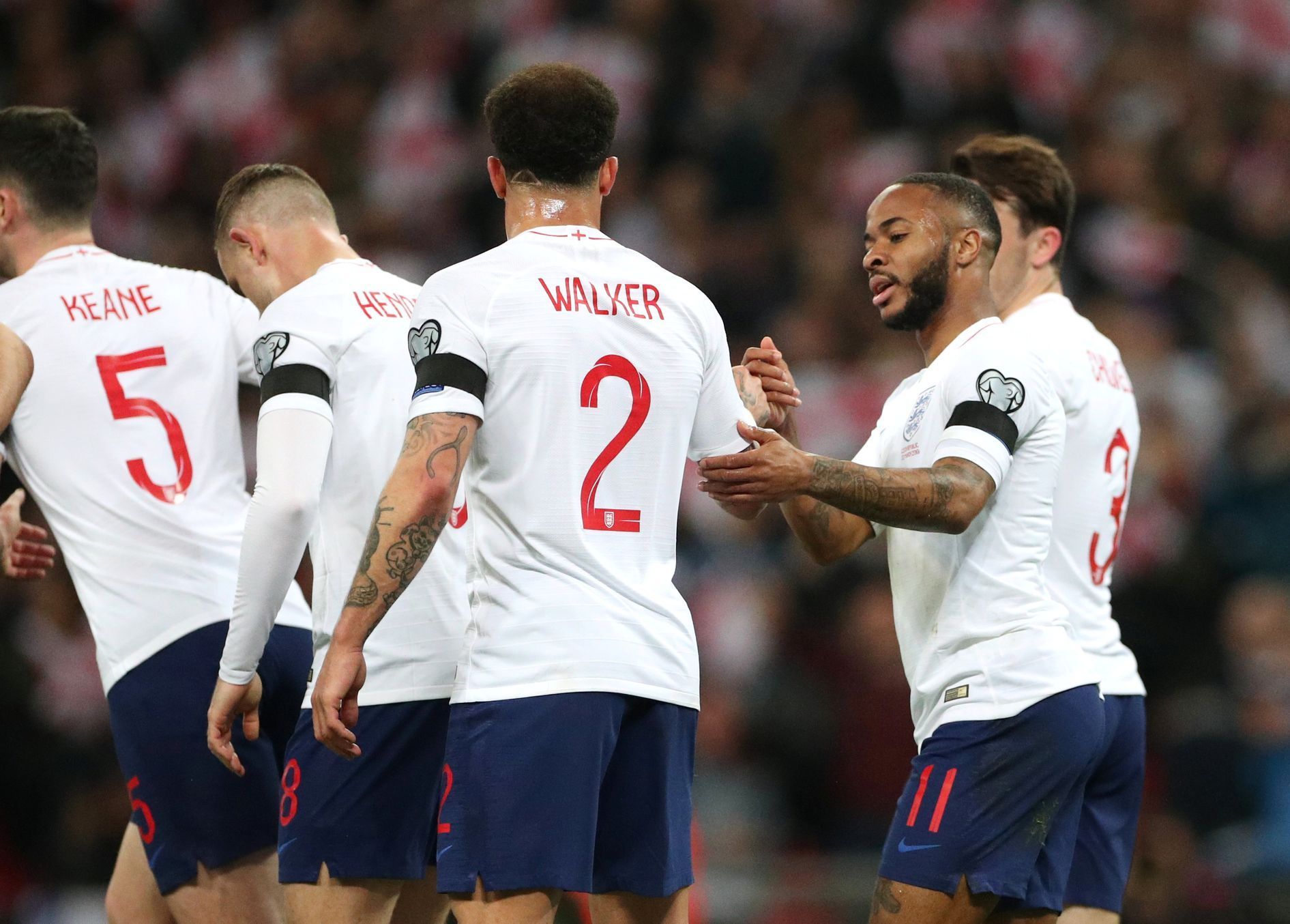 Angličané slaví gól na 1:0  v zápase kvalifikace ME 2020 Anglie - Česko.