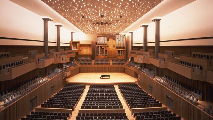 Vltavská filharmonie nepředčí operu v Sydney. Kniha hledá inspiraci v jiných městech