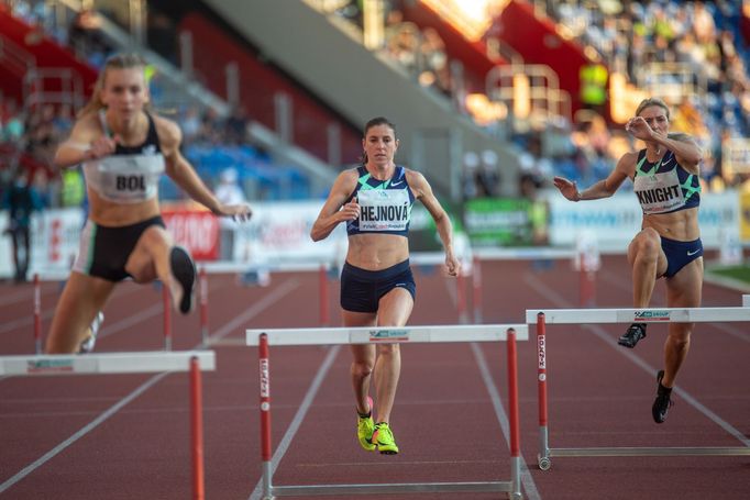 Zlatá tretra 2020: Zuzana Hejnová v závodě na 300 metrů překážek.