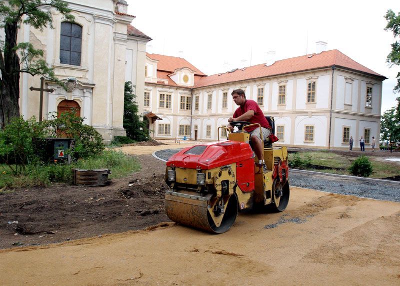Bludiště a labyrinty v zámeckém parku v Loučni