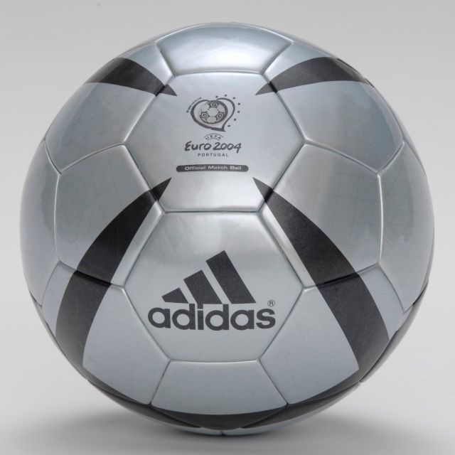 Fotbalový míč z ME 2004