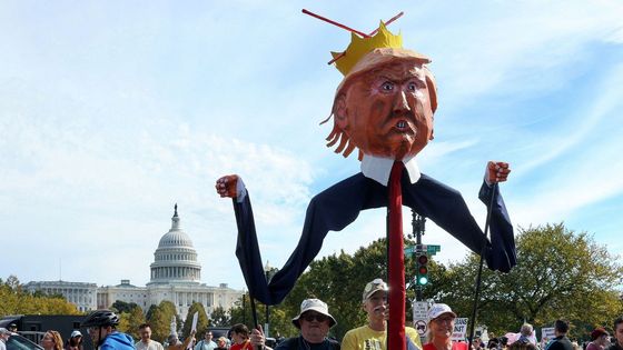 Obrazem: Samovládce nechceme. Barevný protest proti Trumpovi zaplnil americké ulice