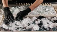 Fragmentglass ze všeho nejvíc připomíná listy zmrzlé v zimní krajině nebo mlhovinu hlubokého vesmíru.