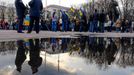 People attend a pro-Ukrainian rally in Luhansk, eastern Ukraine April 15, 2014.