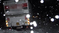 Jesenicko - sněhová kalamita - uvízlý kamion